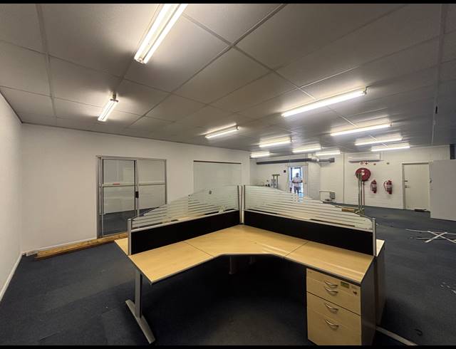 276M² WAREHOUSE TO LET IN SOMERSET WEST MALL TRIANGLE